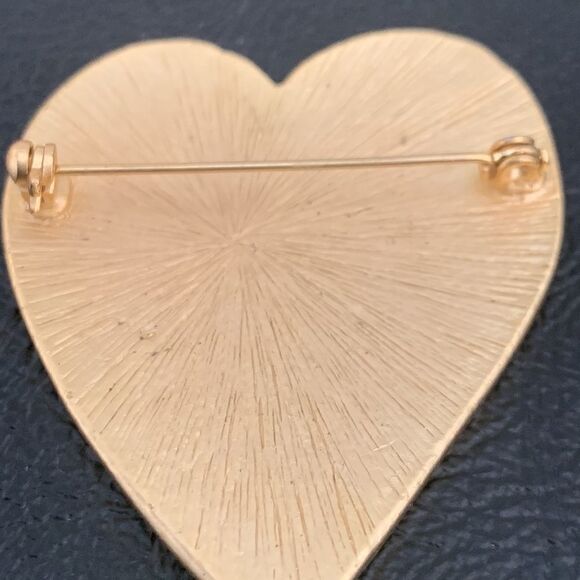 Vintage 1980s Stitched Heart Lapel Pin - Enamel Love Brooch - Picture 7 of 9